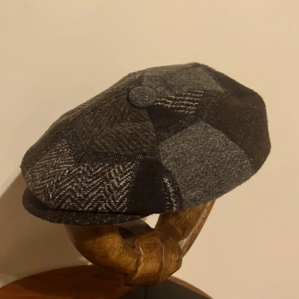 Epoch 100% wool cap “news boy”